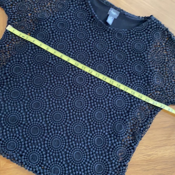 CHICOS TRAVELERS CROCHET LACE OVERLAY TOP - Picture 4 of 13